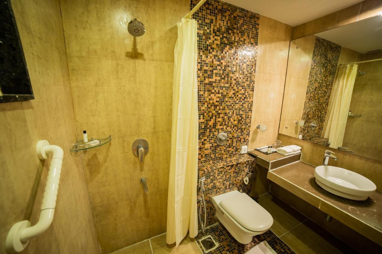Poppys Tower Hotel Coimbatore Exterior photo